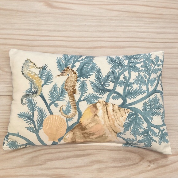 POTTERY BARN COASTAL STYLE RECTANGULAR LUMBAR TOSS PILLOW UNDER THE SEA BEACHY - Picture 3 of 6